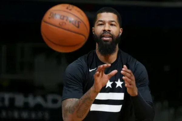 小牛队和老将马基夫·莫里斯再续前缘